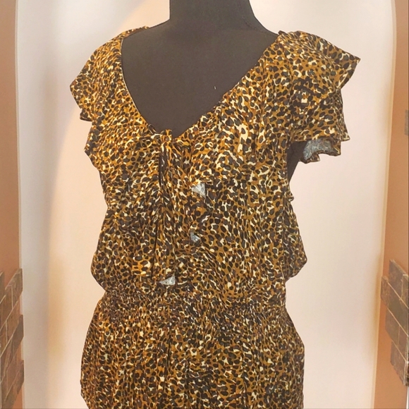 NWT Waist-Defined Ruffle-Trim Top ( SIZE M) - Picture 4 of 11